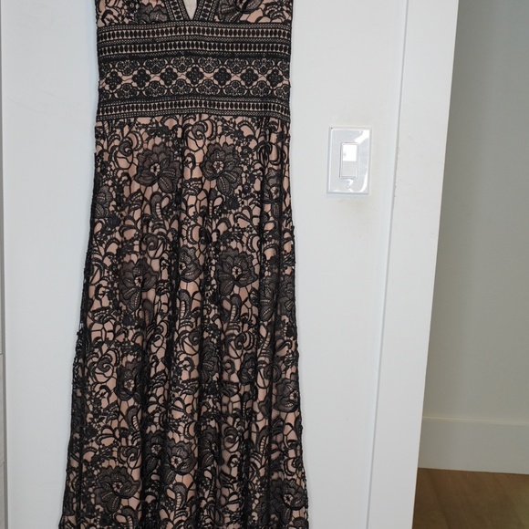 Monique Lhuillier gown formal dress black florallace overlay couture plunge neck - Picture 9 of 16